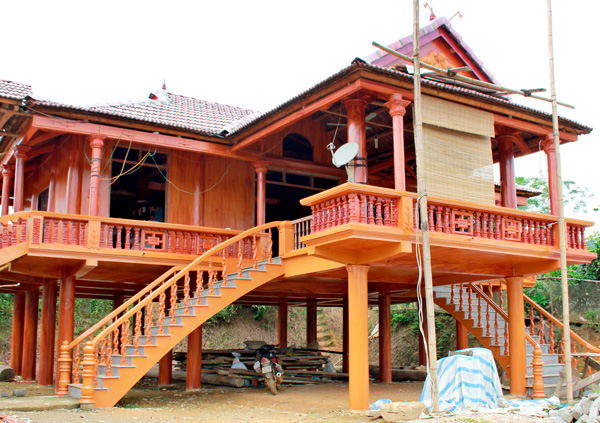Mẫu nhà 2 tầng kết hợp nhà gỗ tại Qùy Hợp - Nghệ An